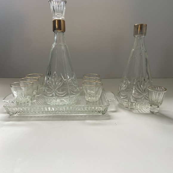 Vintage glass decanter set with 6 shot glasses and tray - Picture 10 of 10